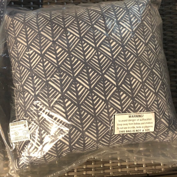 throw pillows - Picture 2 of 3